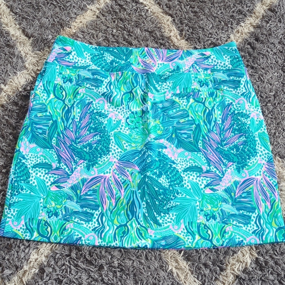 Lilly Pulitzer Luxletic Monica Skort in the Botanical Green Holiday 14 - Picture 7 of 8